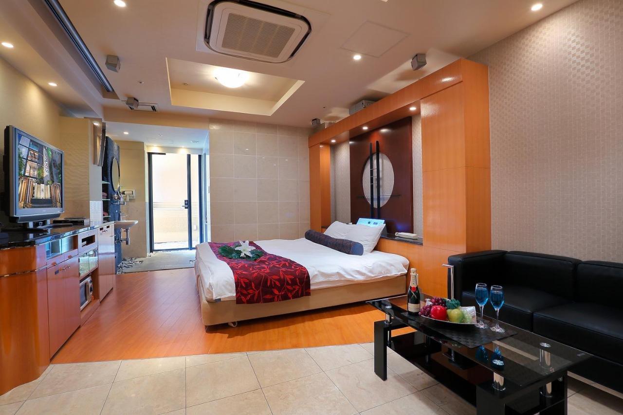Hotel Axis -アクシス- (Adults Only) Osaka Eksteriør billede